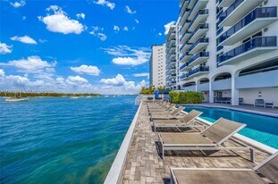 7928 West Dr in North Bay Village, FL - Building Photo