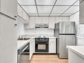 9470 Poinciana Pl, Unit 303 in Davie, FL - Foto de edificio - Building Photo