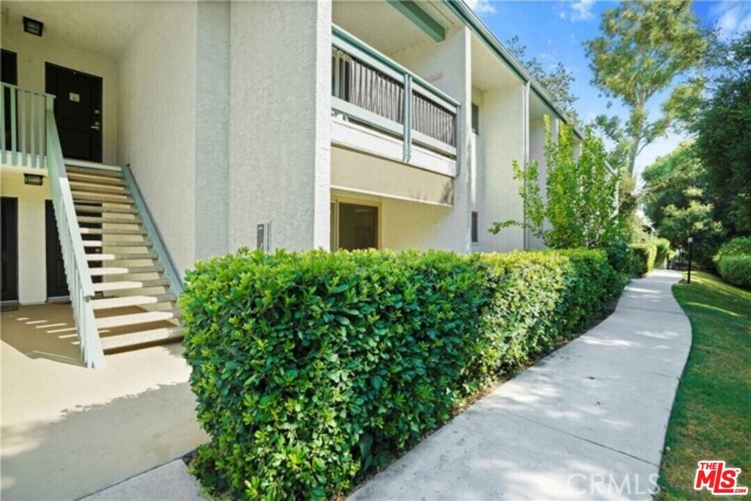 23635 Park Capri in Calabasas, CA - Building Photo