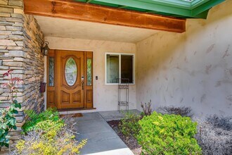 5664 Campanile Way in San Diego, CA - Foto de edificio - Building Photo