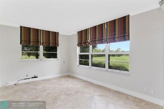 3505 Oaks Way in Pompano Beach, FL - Building Photo - Building Photo