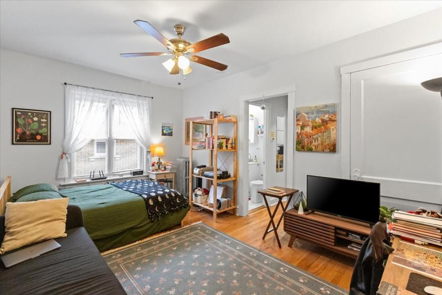 656 W Oakdale Ave in Chicago, IL - Building Photo