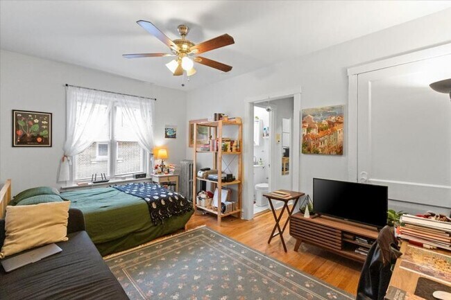 property at 656 W Oakdale Ave