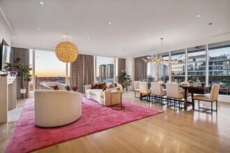 9 W Walton St in Chicago, IL - Building Photo - Building Photo