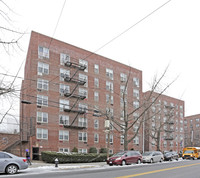 Emily Towers in Flushing, NY - Foto de edificio - Building Photo