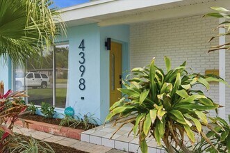 4398 Neptune Dr SE in St. Petersburg, FL - Building Photo - Building Photo