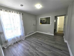 300 Balmoral Av N in Hamilton, ON - Building Photo - Building Photo