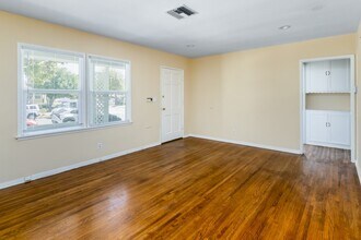 8801 Chimineas Ave in Los Angeles, CA - Building Photo - Building Photo