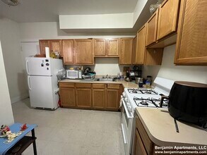1802 Beacon St, Unit 1 in Brookline, MA - Building Photo - Building Photo