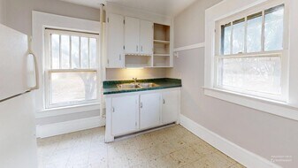 2196 6th St SW in Akron, OH - Building Photo