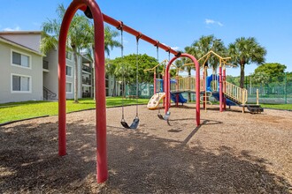 Coral Vista in Tamarac, FL - Building Photo - Building Photo