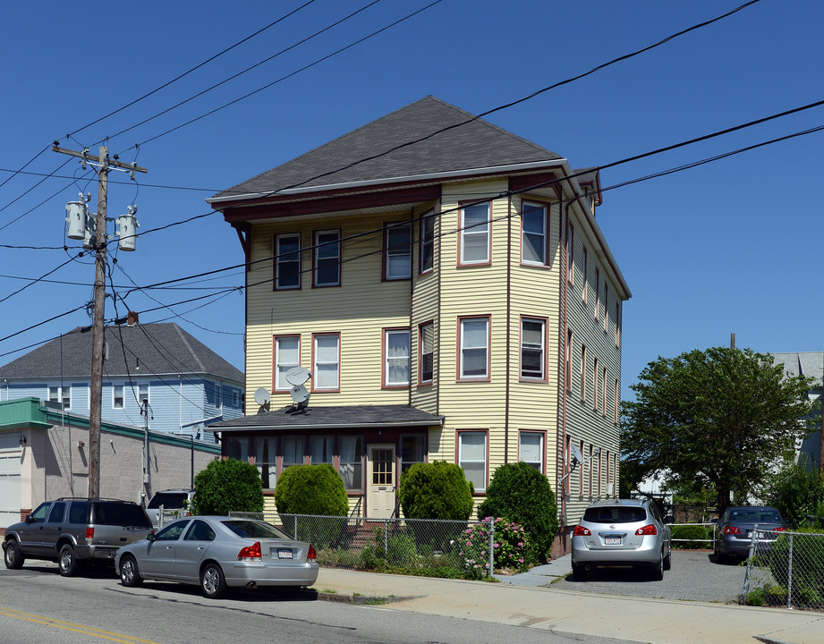 418 Belleville Ave in New Bedford, MA - Foto de edificio