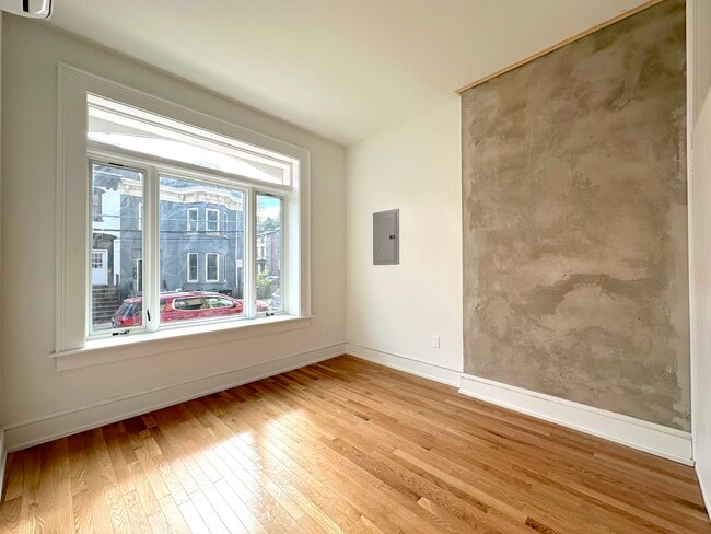 140 3rd St, Unit 2 in Newburgh, NY - Foto de edificio - Building Photo