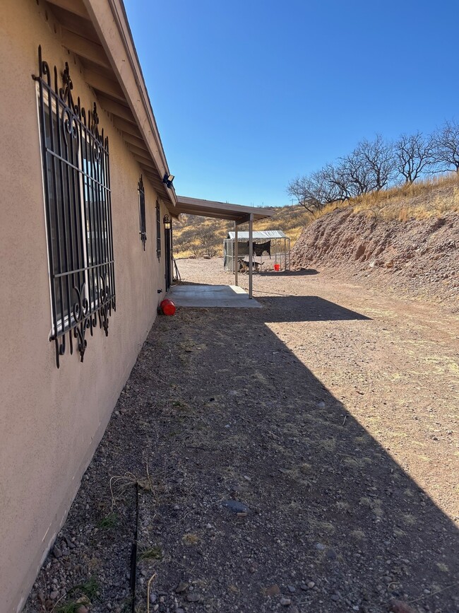 690 Ona Ln in Rio Rico, AZ - Foto de edificio - Building Photo