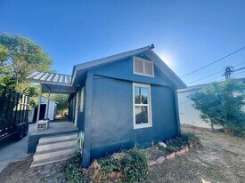 915 Rosario St in Laredo, TX - Building Photo