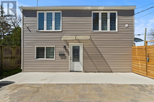 3273 Clemenceau Blvd