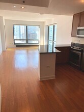 130 N Garland Ct in Chicago, IL - Building Photo - Building Photo