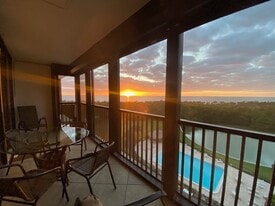 11 Bluebill Ave in Naples, FL - Building Photo
