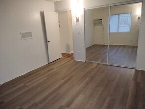 18530 Hatteras St, Unit 302 in Los Angeles, CA - Building Photo - Building Photo