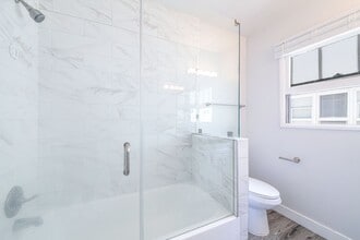 241 Bonito Ave in Long Beach, CA - Building Photo - Building Photo