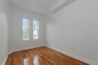 120 Bowers St in Jersey City, NJ - Building Photo - Building Photo