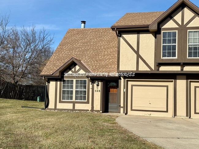 528 SE Hampton St in Lee's Summit, MO - Building Photo - Building Photo