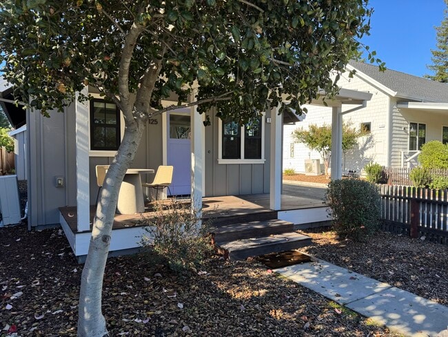 125 Kennedy Ln in Healdsburg, CA - Building Photo - Building Photo