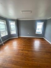 17 Ashley St, Unit 2 in New Bedford, MA - Foto de edificio - Building Photo