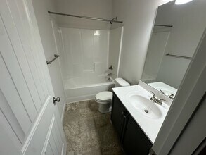 1 Bishop Lake Way in Taylors, SC - Building Photo - Building Photo