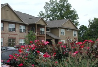 Grove at Latimer in Bloomington, IN - Foto de edificio - Building Photo