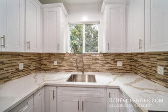 1267 Vin Scully Ave in Los Angeles, CA - Building Photo - Building Photo