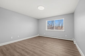 140 Silver Ln in East Hartford, CT - Building Photo - Building Photo