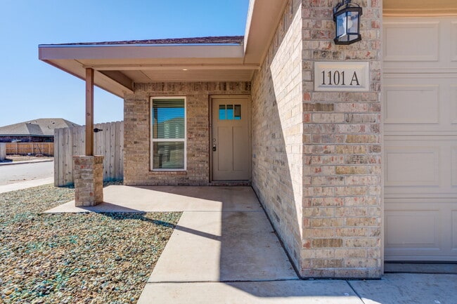 1101 N Englewood Ave in Lubbock, TX - Foto de edificio - Building Photo