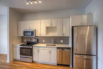 Blackstone Station in Omaha, NE - Foto de edificio - Interior Photo