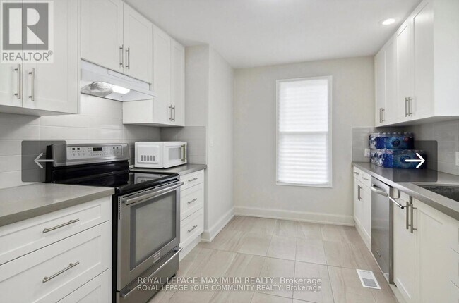 6077 King Rd in Nobleton, ON - Building Photo - Building Photo