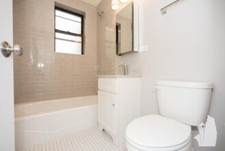 812 W Lakeside Pl in Chicago, IL - Foto de edificio - Building Photo