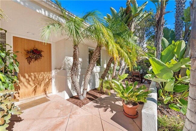 1415 Skyline Dr in Laguna Beach, CA - Building Photo - Building Photo
