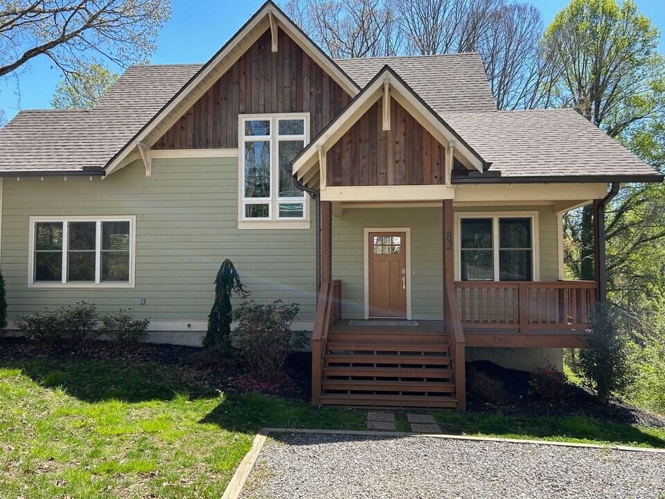 82 Pine Cone Dr in Asheville, NC - Building Photo