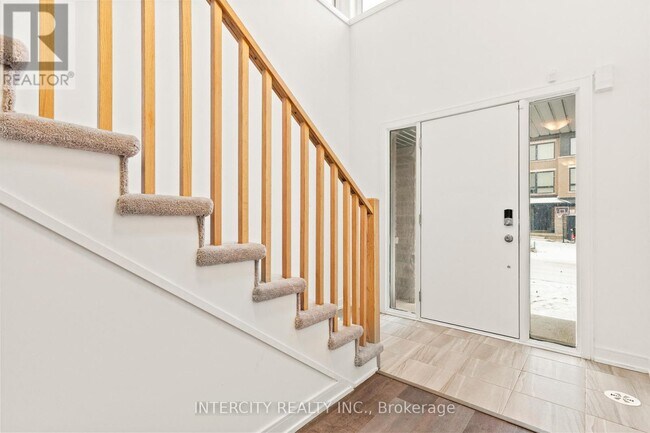 14 Blue Frst Cres in Barrie, ON - Building Photo - Building Photo