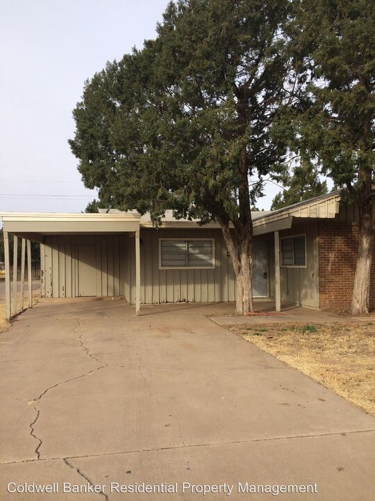 1802 Elkhart Ave in Lubbock, TX - Building Photo