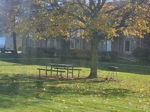 16W470 Lake Dr, Unit 16W481 Lake Dr. #24-103 in Willowbrook, IL - Building Photo - Building Photo