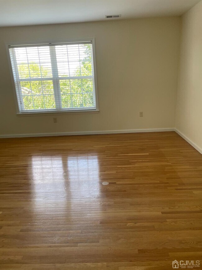 566 Cliff Rd-Unit -C in Sewaren, NJ - Building Photo - Building Photo