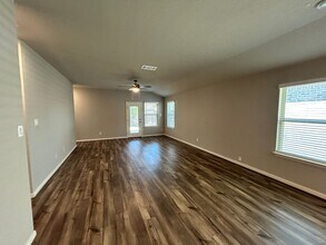 13166 Maridell Park in San Antonio, TX - Building Photo - Building Photo