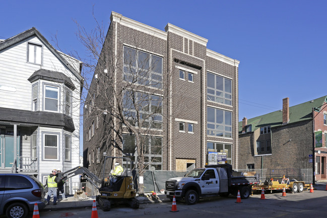 2316 W Belmont Ave in Chicago, IL - Building Photo - Building Photo