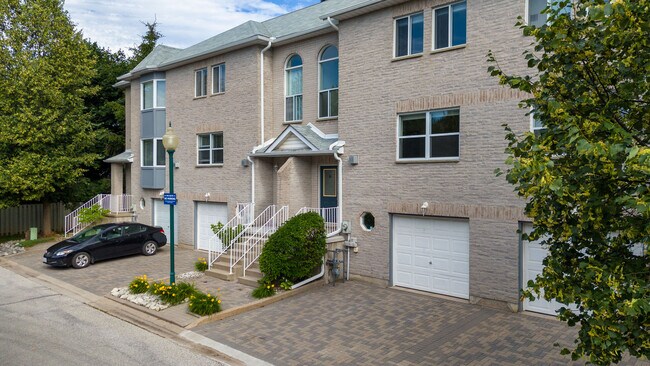 Veterans Terrace in Barrie, ON - Building Photo - Building Photo