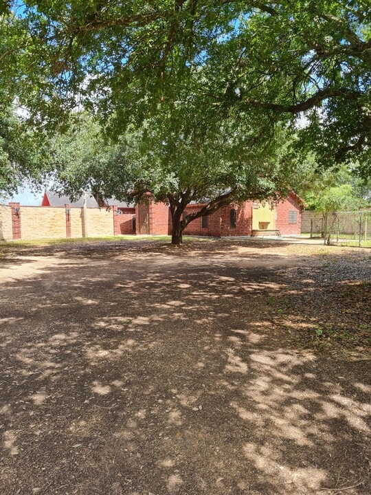21796 Stuart Place Rd in Harlingen, TX - Building Photo