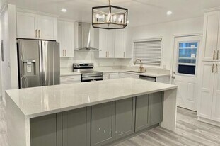 261 Prospect Ave in Long Beach, CA - Building Photo