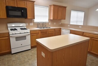 21399 Forest Colony Dr in Porter, TX - Building Photo - Building Photo