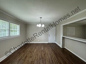 105 Clegg St in Mount Holly, NC - Building Photo - Building Photo