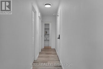 4595 Queen St in Niagara Falls, ON - Foto de edificio - Building Photo